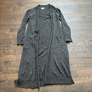 Neiman Marcus Cashmere Gray Sweater